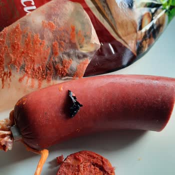 Namet Sucuğunda Bulunan Siyah Plastik Parça Sağlık Ve Güveni Sarsıyor