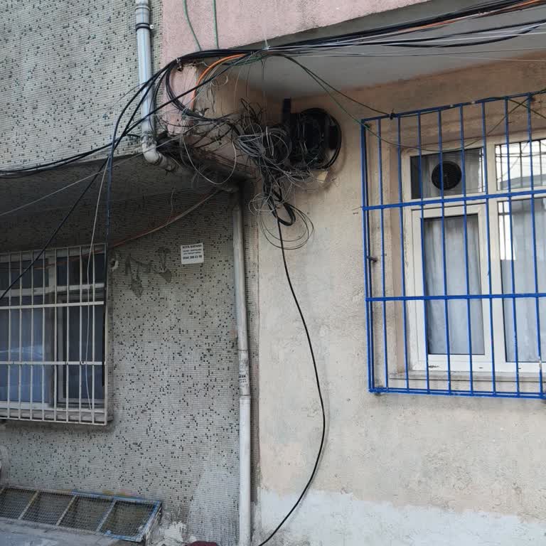 Zeytinburnu Apartman Önündeki TurkNet Santral Kutusunun Kaldırılması Talebi