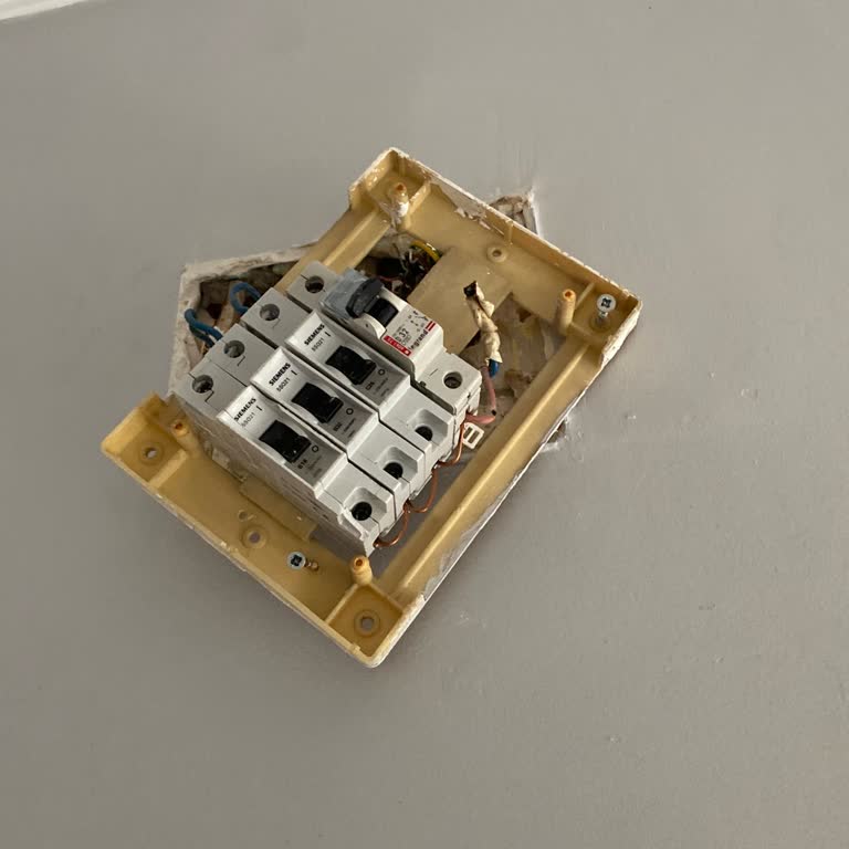 Tamamlanmamış Elektrik Panosu Güvenlik Riski