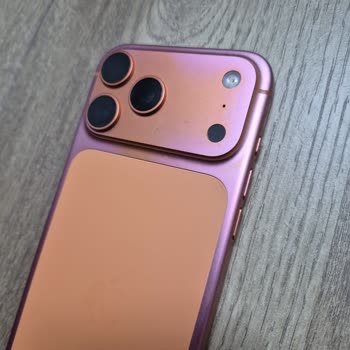 Cosmic Orange İPhone 17 Pro Max'ta Renk Değişimi Ve Garantiden Dışlandığı İddiası