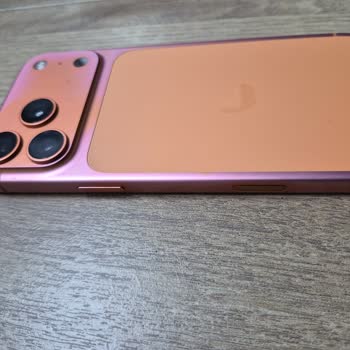 Cosmic Orange İPhone 17 Pro Max'ta Renk Değişimi Ve Garantiden Dışlandığı İddiası