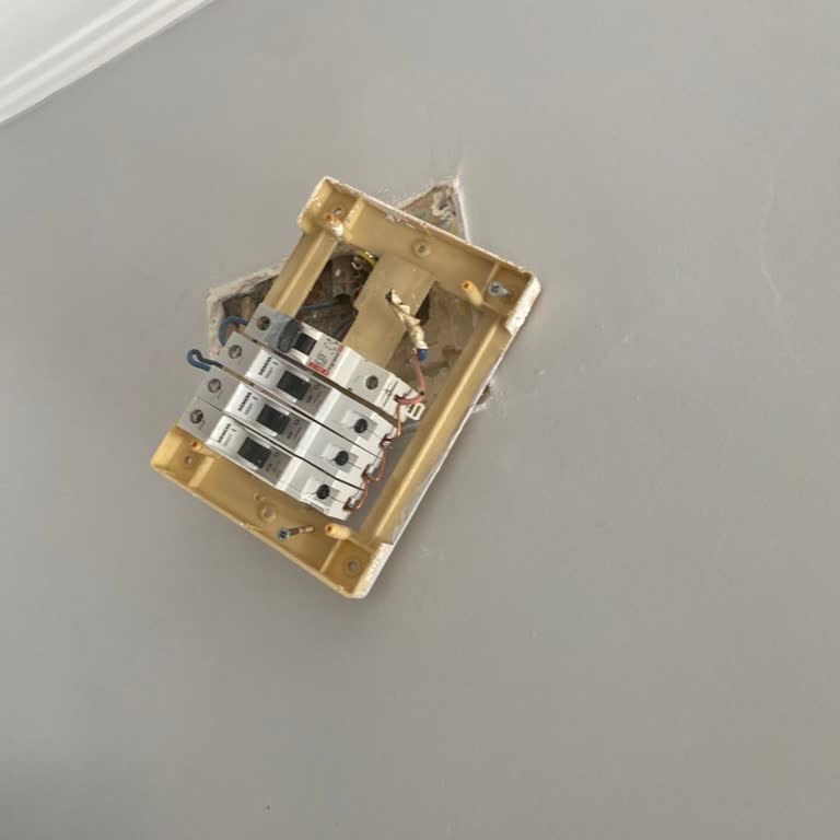 Elektrik Panosu Açık Bırakıldı, Sigorta Şirketi Çözüm Sunmuyor