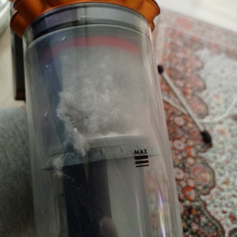 Dyson V15'te Tozun Siklon Bölümünde Birikmesi Ve Boşaltma Zorluğu