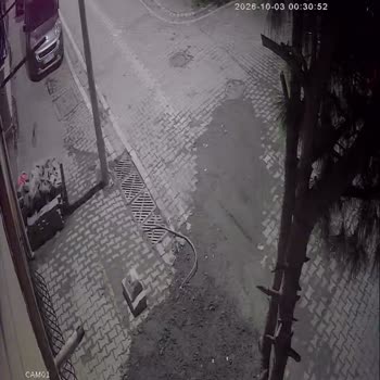 Esenyurt Engelli Park Yeri Düzensiz Kaldırım Taşlarıyla Güvenli Değil