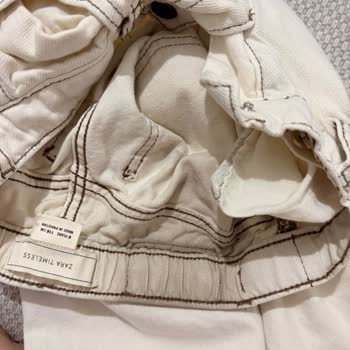 Zara Pantolonundaki Deri Parça Çözülerek Beyaz Çamaşırları Lekeleniyor