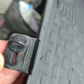 Arka Paspas Klipslerinin Kırılması Ve Müşteri Hizmetlerinden Memnuniyetsizlik