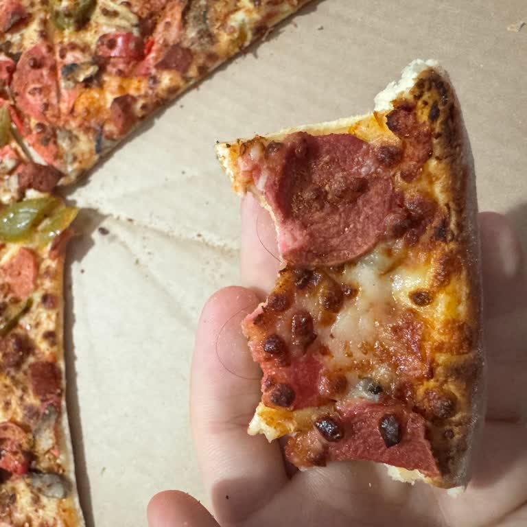 Domino’s Pizza Hamurunda Yabancı Madde Ve İade Talebi