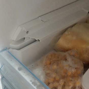 Raflar Esniyor, Buzluk Aparatları Kırıldı, Ücretsiz Onarım İstiyorum