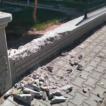 İzinsiz Duvar Tahribatı Ve Tamir İhmaline Karşı Belediye İncelemesi Talebi