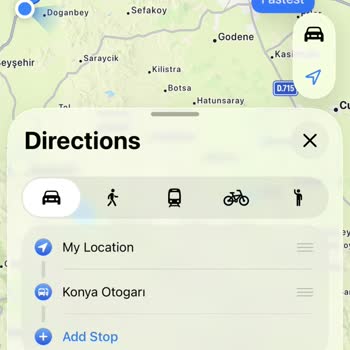 Geciken Otobüs Ve Kaptanın Dikkatsiz, Sigara İçen Davranışı