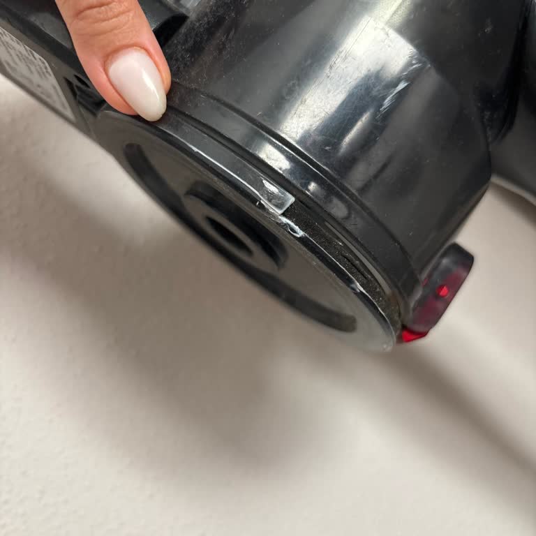 Onvo Dikey Süpürge Filtre Kapağı Kırıldı; Yedek Parça Bulunamıyor Ve Servis Yardımı Yok