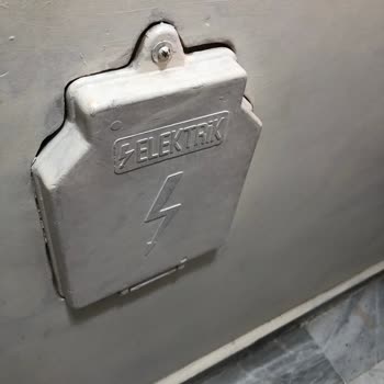 Toroslar Elektrik Dağıtım Sorun İçin Kalıcı Ve Güvenli Bir Çözüm Üretilmedi