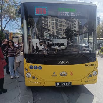 İstanbul Esenler’da Kapı Açmayan Otobüs Şoförü Yaşlı Ve Çocuklu Yolculara Engel