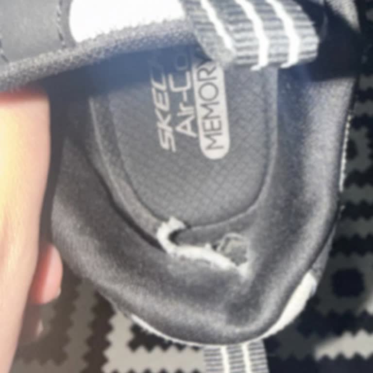 Skechers D'Lites Hiker İç Astarının Yırtılması Ve Üretim Kusuru İddiasının Reddedilmesi