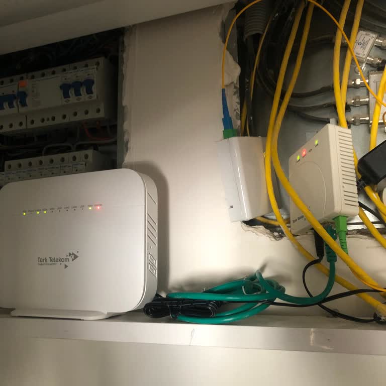 Adana’da Sabit İnternet Kesintisi Ve Ekip Yokluğu Öğretmen İşlerini Durma Noktasına Getirdi