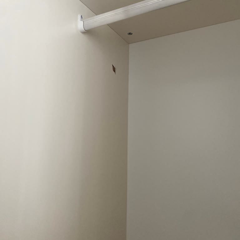 Kurulum Sonrası Hasarlı Yatak Ve Eksik Gardırop Parçaları