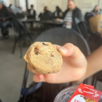 Starbucks Kurabiyesinde Metal Parça Bulunması Sağlık Güvenliğini Tehdit Ediyor