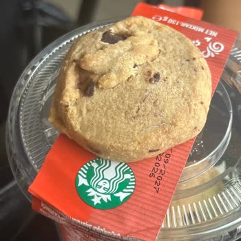 Starbucks Kurabiyesinde Metal Parça Bulunması Sağlık Güvenliğini Tehdit Ediyor