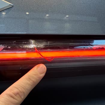 Teslim Aldığım Yeni Togg Araçta Stop Lambası Çatladı, Servis Bir Ay Sonrasına Ertelendi