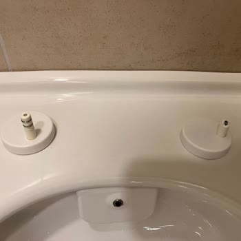 Ücretsiz Değişim Bekliyorum: Vitra Klozet Kapağının Dayanıksız Plastik Menteşesi