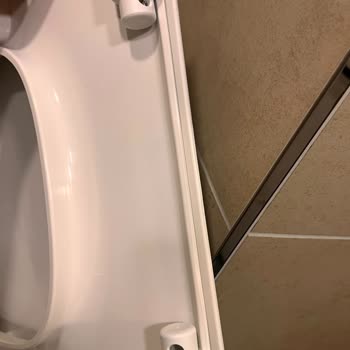 Ücretsiz Değişim Bekliyorum: Vitra Klozet Kapağının Dayanıksız Plastik Menteşesi
