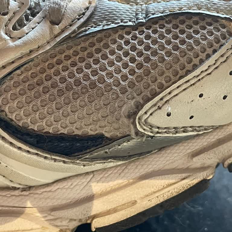 New Balance 530 Ayakkabısında Kalite Sorunu: Üst File Bölümü Çabuk Patlıyor