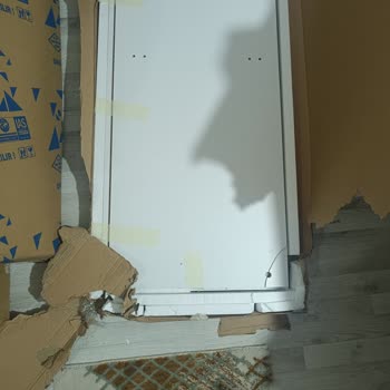 Rabi Mobilya'dan Gelen Gardırop Parçası Kırık, Müşteri Hizmetleri Cevap Vermiyor