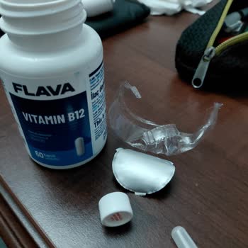 Patlamış Kapsüller Ve Toz Haline Gelen Vitamin B12 Ürünü Güven Sorunu