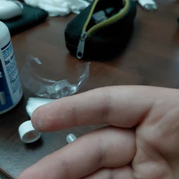 Patlamış Kapsüller Ve Toz Haline Gelen Vitamin B12 Ürünü Güven Sorunu