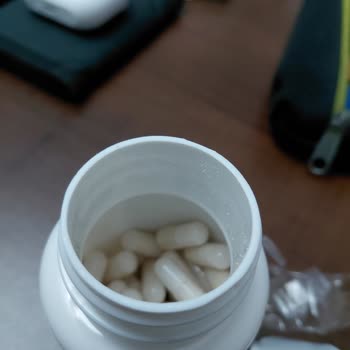 Patlamış Kapsüller Ve Toz Haline Gelen Vitamin B12 Ürünü Güven Sorunu