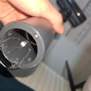 Philips 7000 Aqua Dikey Süpürge Bağlantı Parçasının Çatlaması Ve Garanti Kapsamında Onarım Talebi