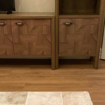 Alfemo Montre TV Ünitesinin Kırık Vitrin Parçaları Ve Renk Farkı Hakkında Şikayet