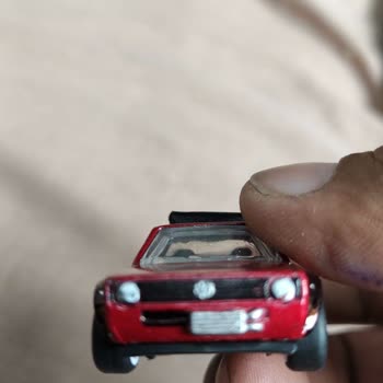 Hot Wheels Corvette Oyuncağında Boya Çıktı Ve Tampon Yamuk