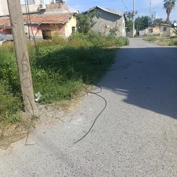 Hatay İskenderun'da Kopuk Sabit İnternet Kablosu Çocukları Tehlikeye Attı