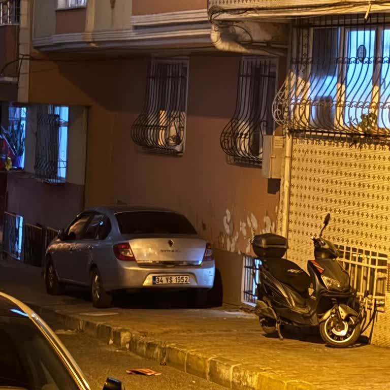 Kaldırımı İşgal Eden Araç Engelli Yaya Haklarını Gözardı Ediyor