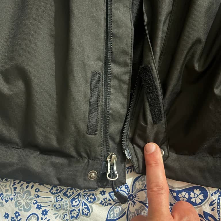 The North Face Montunun Fermuarı Alttan Açılıyor Ve Garanti Kapsamında İade Değişim Talebi