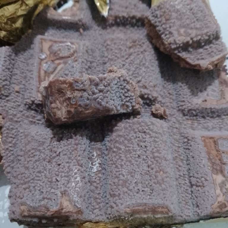 Ülker Bol Sütlü Çikolata'da Bozuk Görünüm Ve Tat Sorunu