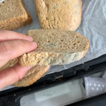 Tarih Geçmemiş Olmasına Rağmen Küflü Ekmek Satışı Ve Çözüm Bulamayan Mağaza Müdürü