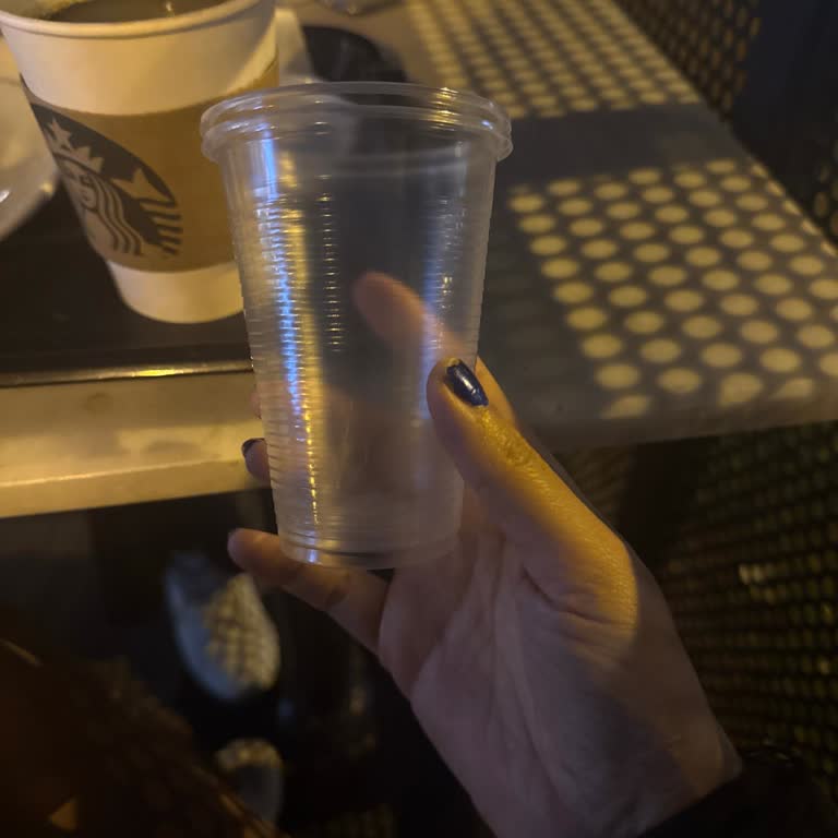 Starbucks Şubesinde Karton Bardak Reddi Ve Kalitesiz Kahve