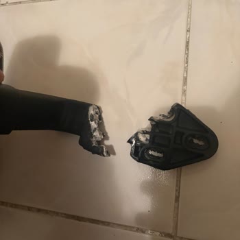 Rampage Kolçağı Kırıldı, Ücretli Yedek Parça Talebi