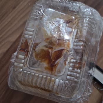 Sipariş Edilen Tatlıların Bozulmuş Durumu Ve Paketleme Sorunları