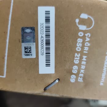 BİM’den Alınan Dijitsu 3D TV’de Kumanda, Güç Kablosu Ve Ayak Eksikliği