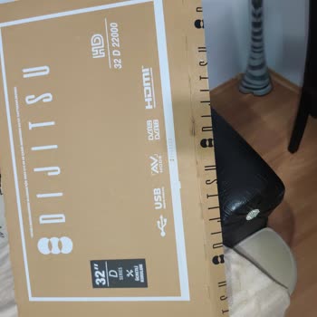 BİM’den Alınan Dijitsu 3D TV’de Kumanda, Güç Kablosu Ve Ayak Eksikliği