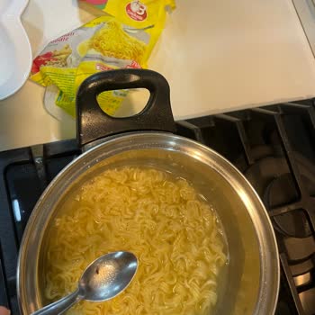 İndomie Noodle’da Böcek Tespiti Hijyen Şikayeti