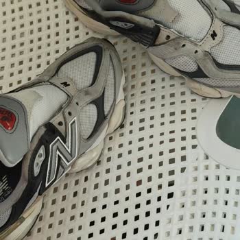New Balance 9060 Ayakkabımda Renk Değişimi Ve Ürün Kusuru