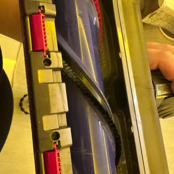 Dyson V15 Süpürge Çekim Gücü Düşüşü Ve Boru Kayması