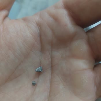 BİM Sandviç Ekmeğinden Taş Benzeri Yabancı Cisim Çıktı