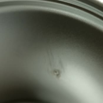 Stanley Yemek Termosunun İlk Kullanımda Metal Yüzeyinde Leke Ve Sağlık Endişesi