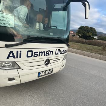 İnişi Unutan Şoför Ve Özürsüz Personel