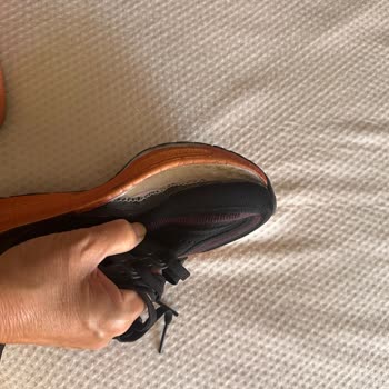 Az Kullanılmış Ultra Boost Light Ayakkabının Tabandan Açılması Ve Değişim Talebi